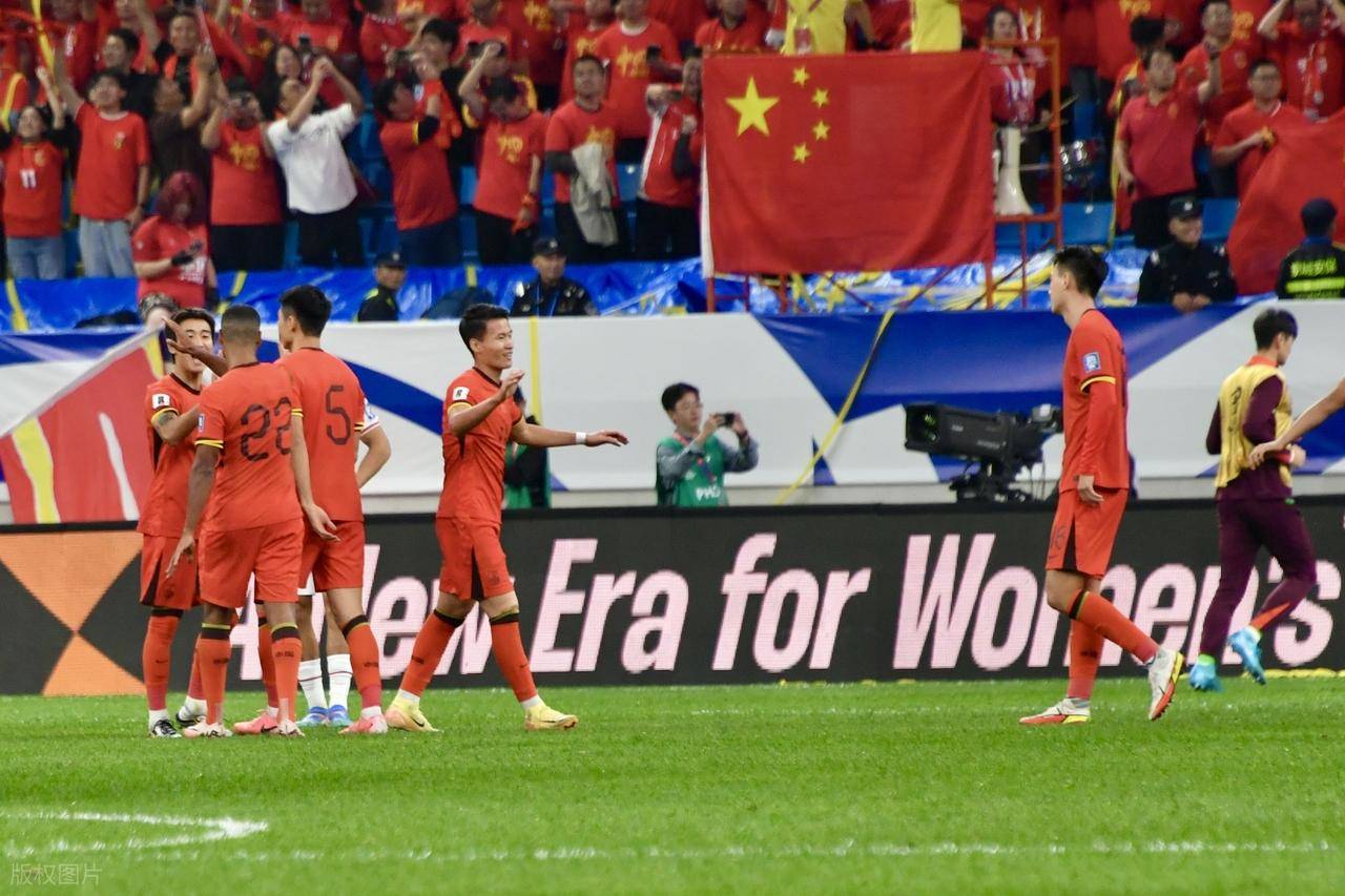 包含比赛还没开打，国足迎来一个好消息，战胜中国香港队拿第3稳了的词条